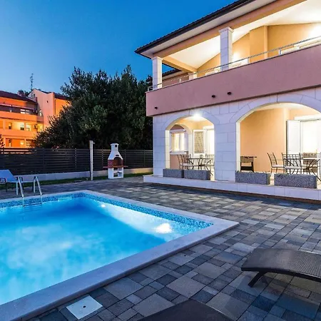 Hébergement de vacances Four-bedroom Holiday In *