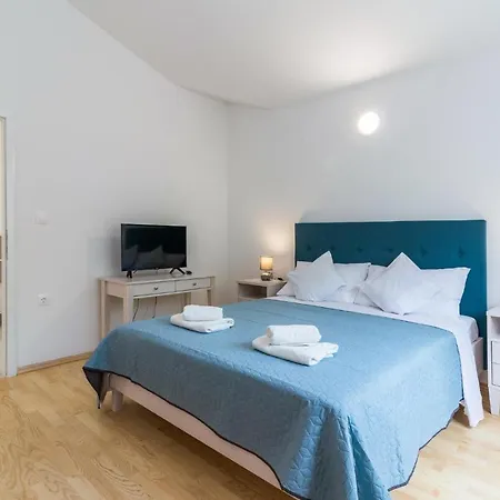 Four-bedroom Holiday In 別荘 *