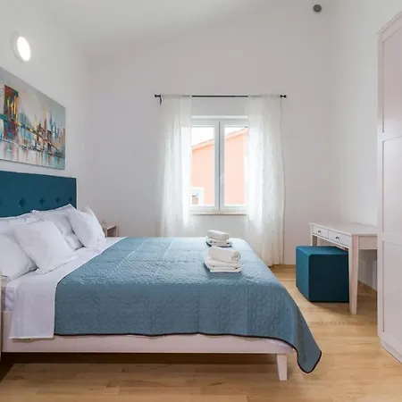 Four-bedroom Holiday In * Pula