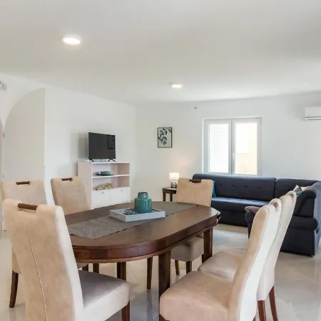 別荘 Four-bedroom Holiday In